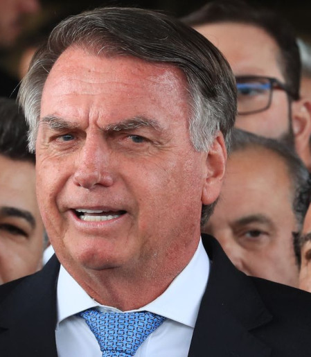 Moraes autoriza defesa de Bolsonaro a acompanhar depoimento sobre arma