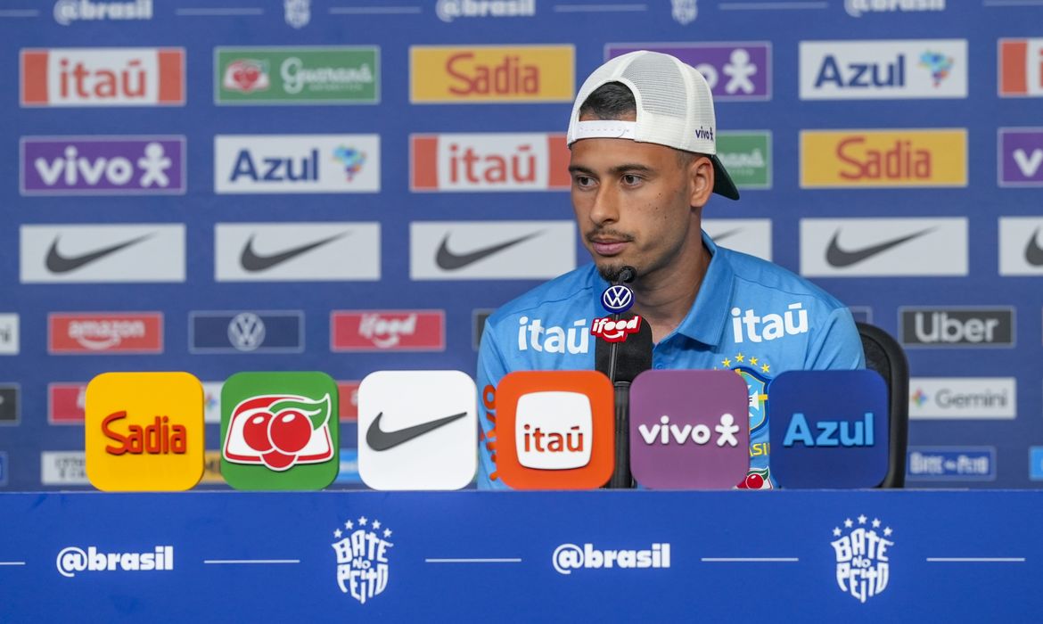 Martinelli admite substituir Raphinha e vê Neymar "querendo muito"