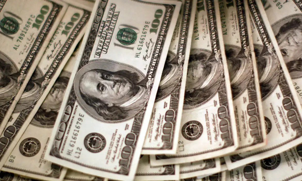 Dólar sobe para R$ 5,18 e atinge maior valor desde fim de março
