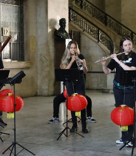 Orquestra juvenil feminina do Rio leva música brasileira para a China