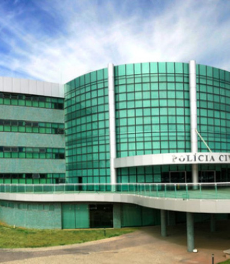 Operação da Polícia Civil investiga descontos em benefícios do DF