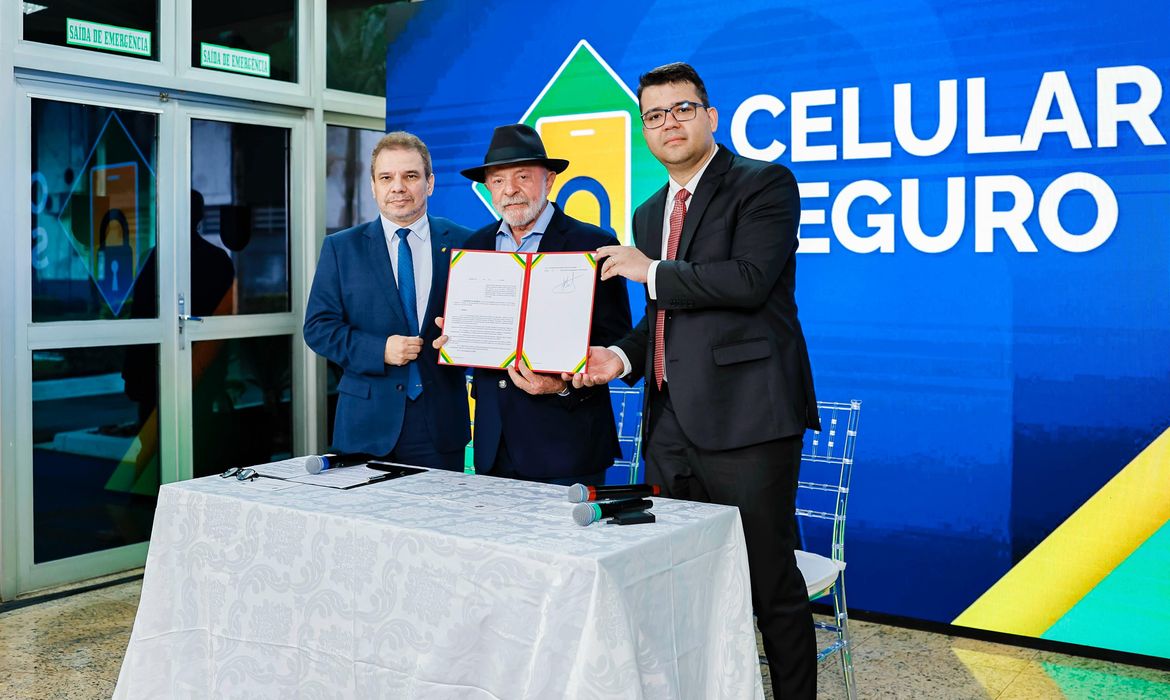 Lula cria plataforma para coibir roubos de celulares e vendas ilegais 