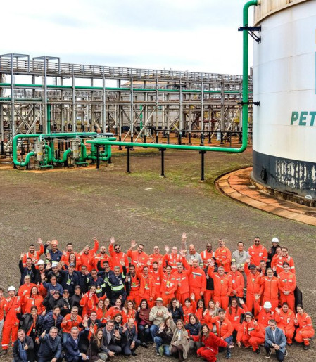 Lula assina contratos para retomar obra em fábrica de fertilizantes