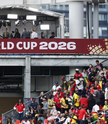 Paixão pelo futebol expõe população à publicidade de bets, alerta Idec