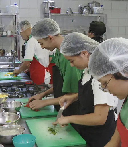 Desemprego até maio cai para 5,6%, o menor já registrado no período