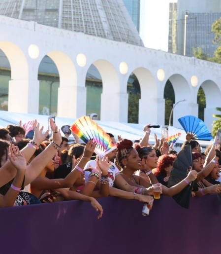 Parada LGBTQIA+ no Rio defende mais representantes no Legislativo