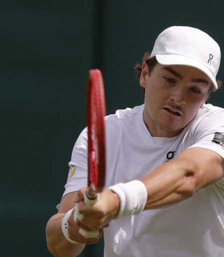 João Fonseca estreia em Wimbledon com 3 a 0 sobre Bautista Agut