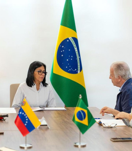 "Ajuda brasileira não será episódica", diz Múcio em visita à Venezuela