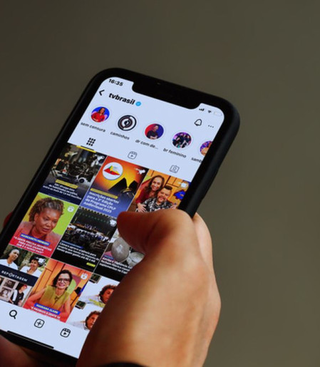 Redes sociais causam polarização e isolamento político em jovens