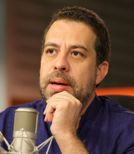 Boulos critica lobbies contra o fim da escala 6 por 1 e o Move Brasil