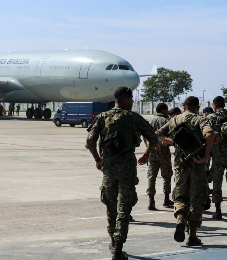 FAB envia militares e 18 toneladas de medicamentos para a Venezuela
