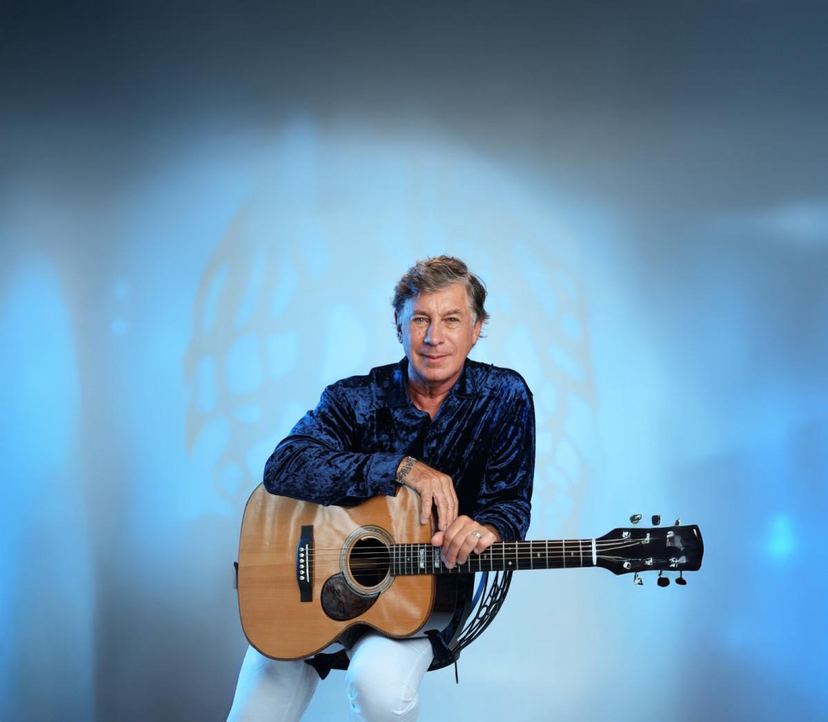 Flávio Venturini se apresenta neste sábado no Multiplan Hall