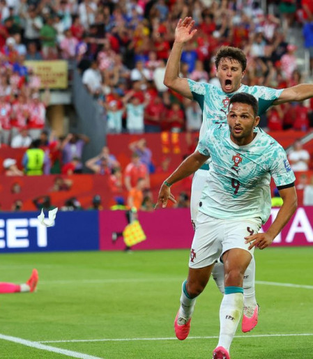Portugal vira sobre Croácia e vai às oitavas com gols de CR7 e Ramos 