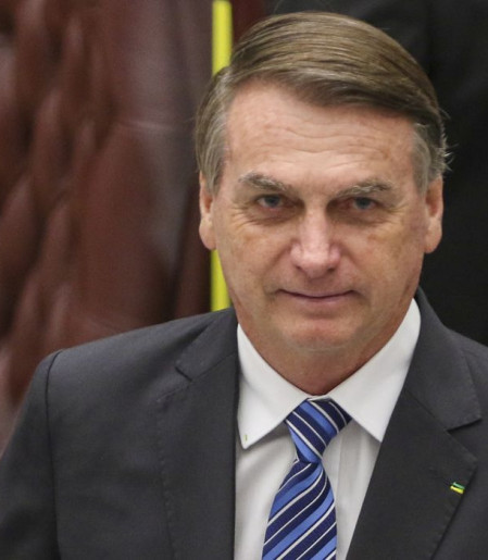 Alexandre de Moraes decide manter Bolsonaro em prisão domiciliar