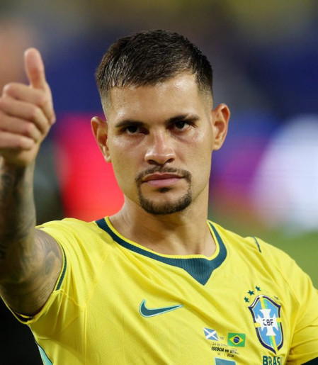 Bruno Guimarães projeta duelo com Odegaard e alerta sobre bola parada