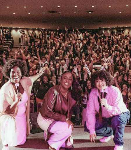 É possível fazer rir e incomodar, diz atriz do projeto Humor Negro