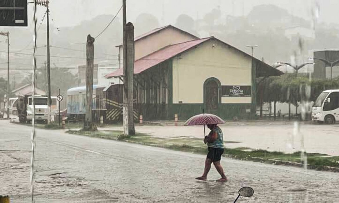 Inmet alerta para chuva intensa em cidades do Nordeste e do Norte