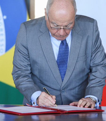 Itamaraty alerta para risco de EUA usar força militar no Brasil