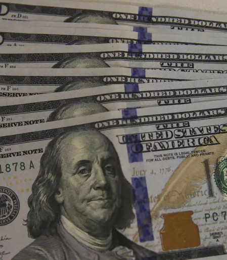 Dólar cai a R$ 5,13, e bolsa recua em dia de ajuste no mercado
