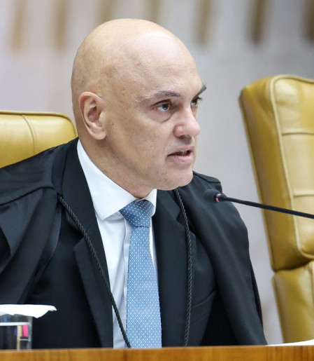 Moraes dá 10 dias para PF ouvir Flávio em caso de calúnia contra Lula 