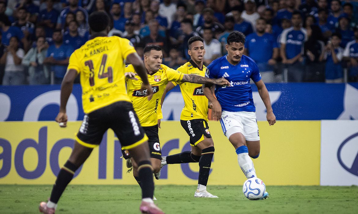 Conheça opções do Brasil para a próxima Copa; meio-campo é o foco