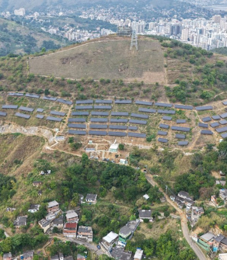 Usina solar em comunidade de Niterói gera energia para 19 creches