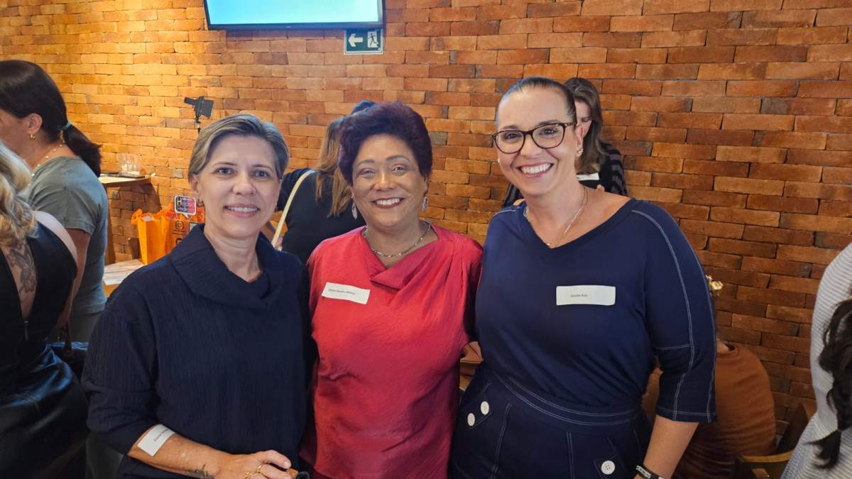 Elaine Strazeio, Maria Claudia Neves e Camila Ruiz