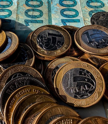 Inflação usada para corrigir salários acumula 4,33% em 12 meses