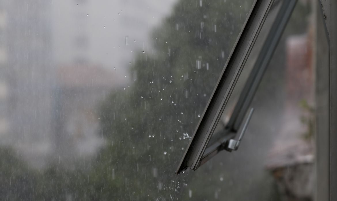 Meteorologia prevê chuva de granizo neste fim de semana na Região Sul