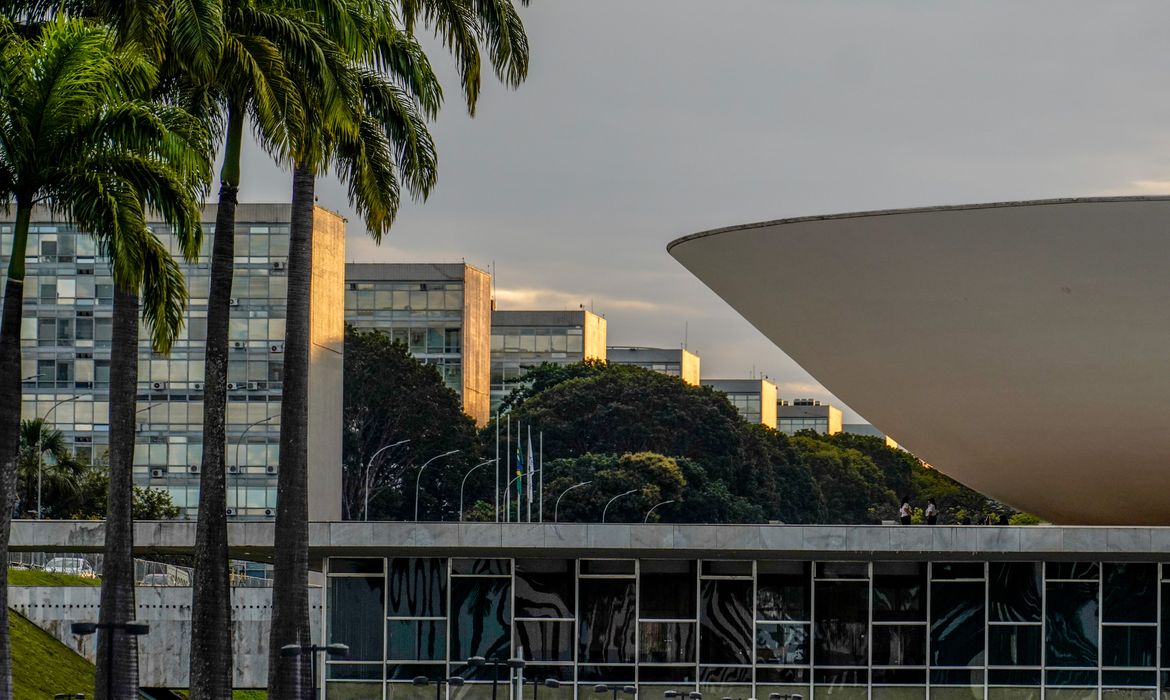 Congresso se aproxima do recesso sem votar PEC 6x1 e PL da Misoginia