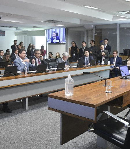 Pedido de vista adia votação da Política de Minerais Críticos