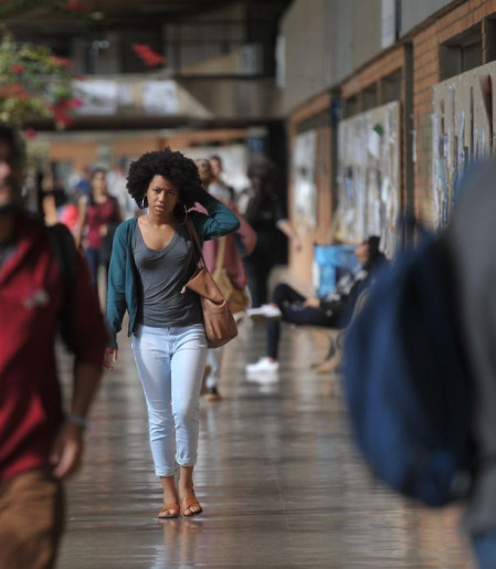 Mais de 54% dos graduandos já abandonaram curso para cuidar dos filhos
