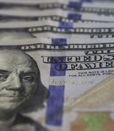 Dólar cai para R$ 5,07, no menor nível em um mês