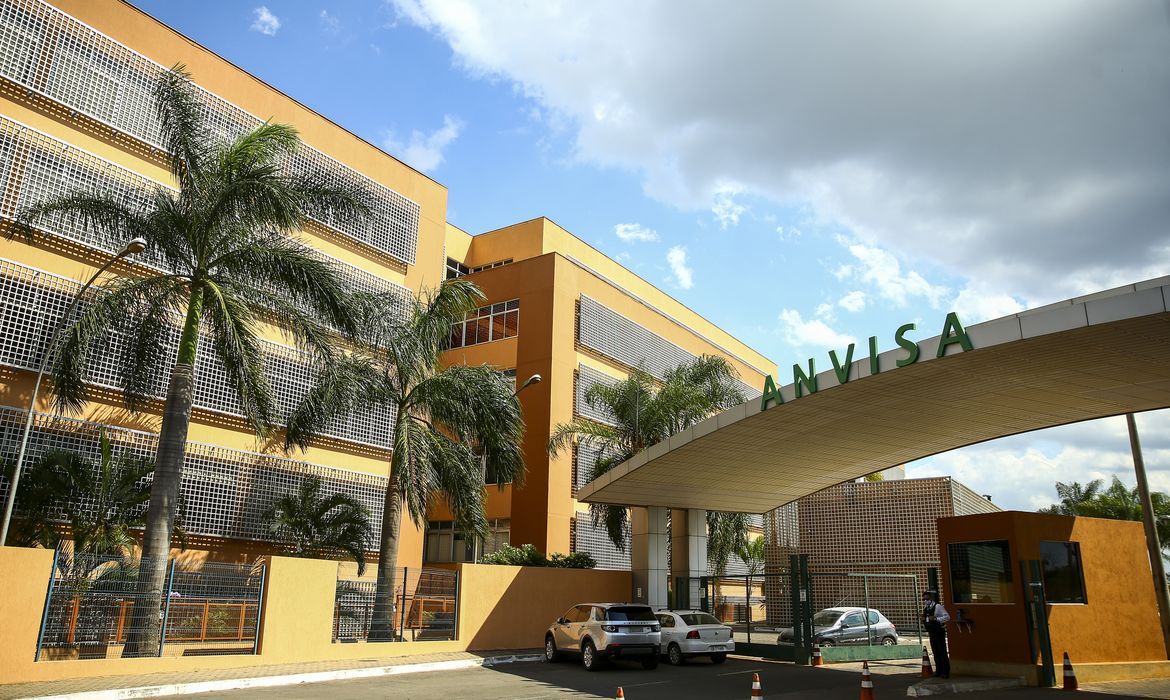 Anvisa suspende venda de energético Mister Hemp