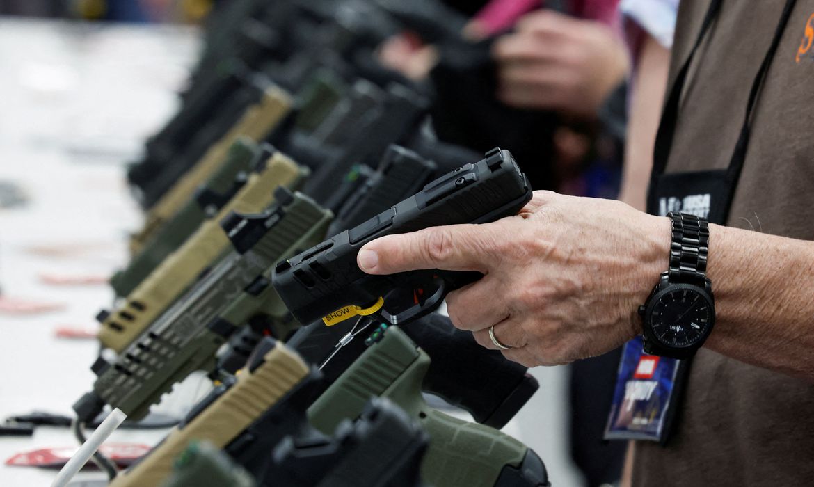 Ações pró-armas de Trump devem favorecer facções criminosas no Brasil