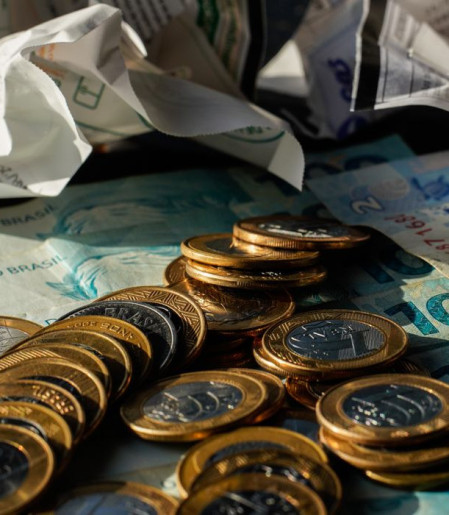 Economia cresce 0,7% em maio, puxada por consumo das famílias, diz FGV