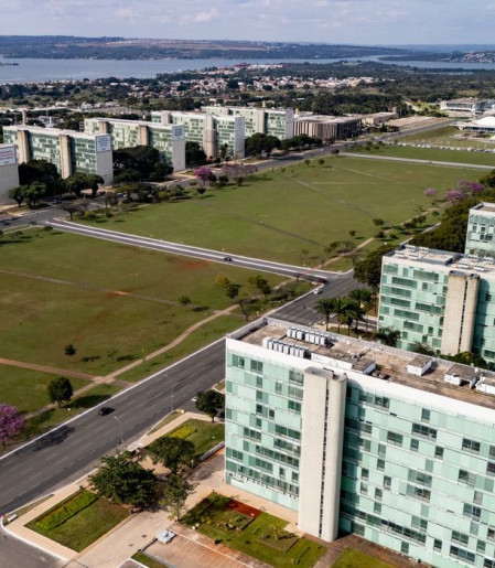 Governo nomeia 500 aprovados no CNU para carreiras transversais