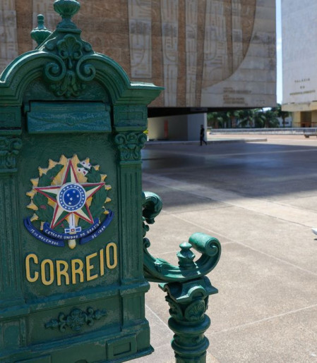 TCU cita risco fiscal dos Correios e defende compensação de custos 