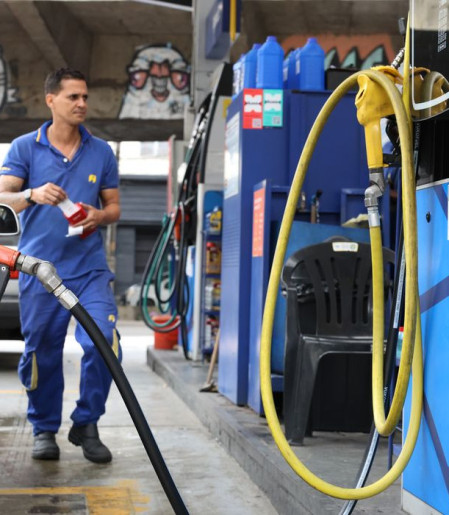 Subsídio de R$ 0,44 por litro da gasolina é prorrogado por 30 dias
