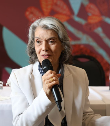 Democracia está nas mãos do povo, não em palácios, diz Cármen Lúcia