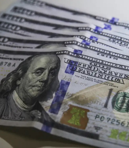 Dólar fica estável em R$ 5,08, mas cai 0,58% na semana