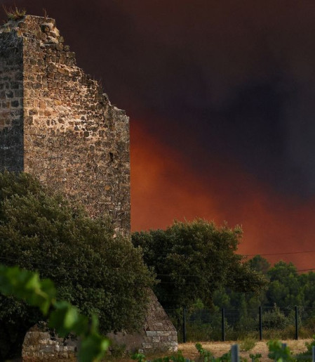 Incêndios florestais ameaçam cidade histórica francesa de Bordeaux