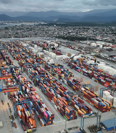 Exportações batem recorde e déficit das contas externas cai em junho