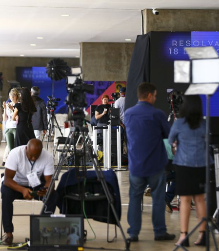 Fórum pede compromisso de candidatos com comunicação democrática