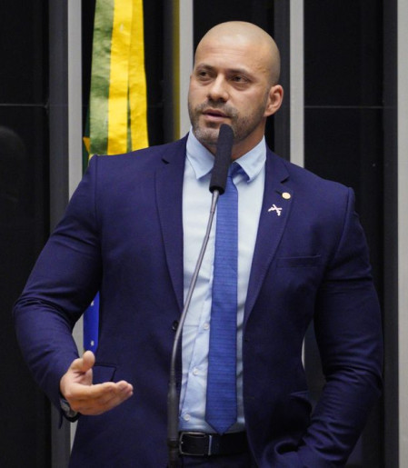 Moraes dá 48h para Daniel Silveira explicar publicação de vídeo no X