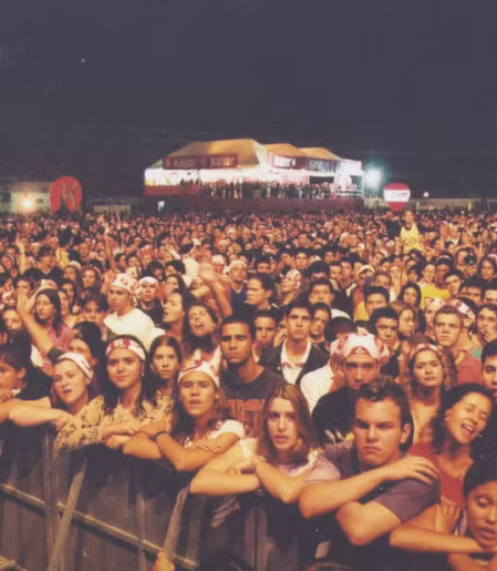 SEM IDADE - Público presente no primeiro João Rock, realizado em 2002, no estádio Palma Travassos, no Jardim Paulista. As bandas CPM22, Titãs, Ira! e Cidade Negra participaram da primeira edição do festival, que teve público de 12 mil pessoas.
