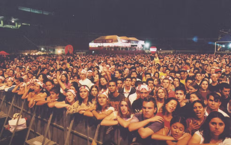 SEM IDADE - Público presente no primeiro João Rock, realizado em 2002, no estádio Palma Travassos, no Jardim Paulista. As bandas CPM22, Titãs, Ira! e Cidade Negra participaram da primeira edição do festival, que teve público de 12 mil pessoas.