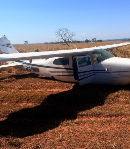 FAB intercepta aeronave suspeita vinda da Bolívia