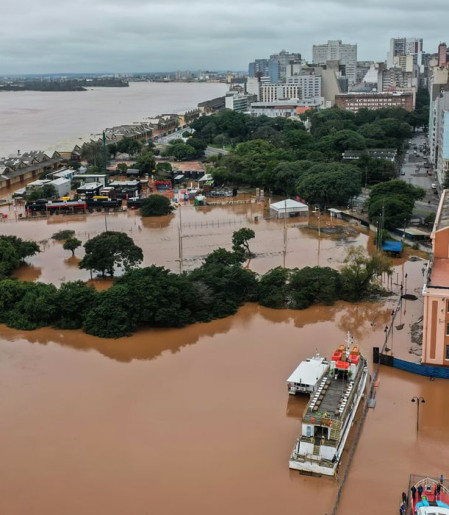Rio Guaíba se aproxima da cota de alerta em Porto Alegre