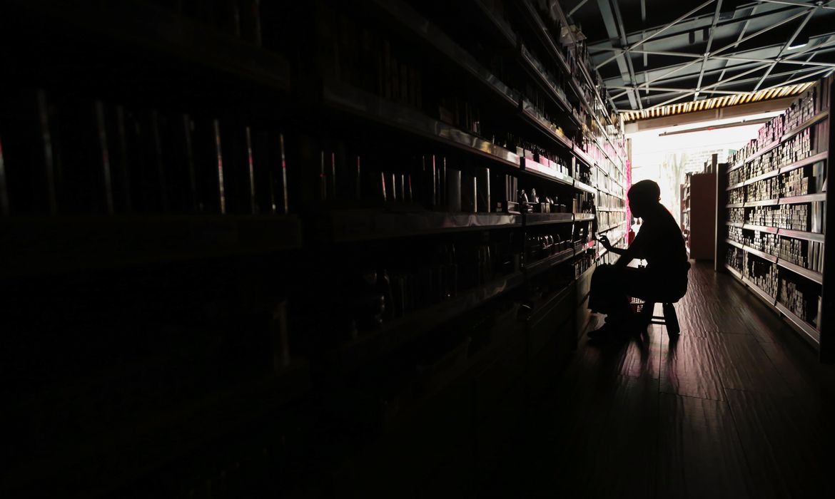 Procon-RJ orienta sobre danos em aparelhos por falta de luz